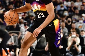 星空体育app-关于金州勇士训练开放日；今晨状态回暖引欢呼；欧篮联在即；身体对抗强度拉满的信息